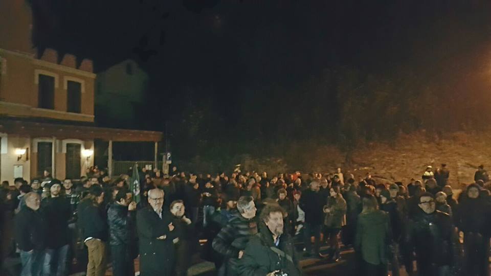 RECOARO: TRECENTO CITTADINI PROTESTANO A FAVORE DELL’ ACCOGLIENZA DIFFUSA
